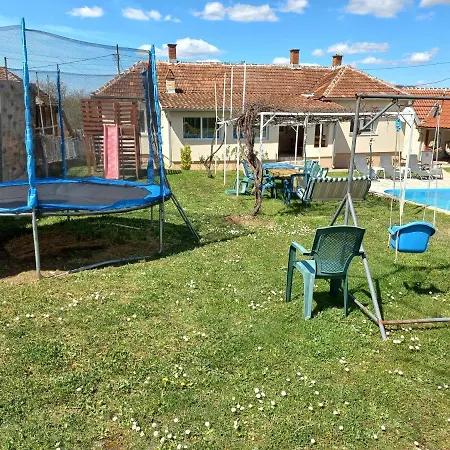 Kuca U Selu Sa Bilijar Salom Za Aktivan Odmor