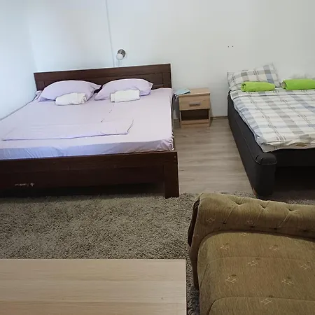 Kuca U Selu Sa Bilijar Salom Za Aktivan Odmor Ferienhaus Mionica