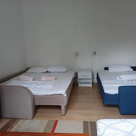 Kuca U Selu Sa Bilijar Salom Za Aktivan Odmor Ferienhaus Mionica