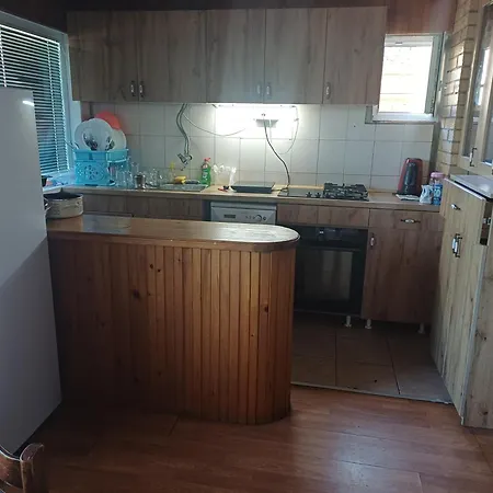 Kuca U Selu Sa Bilijar Salom Za Aktivan Odmor *