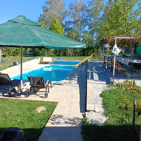 Kuca U Selu Sa Bilijar Salom Za Aktivan Odmor Ferienhaus