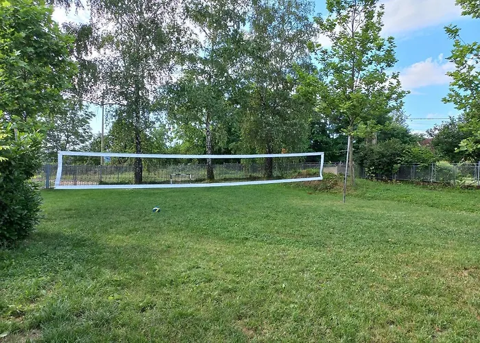 Kuca U Selu Sa Bilijar Salom Za Aktivan Odmor 度假居 Mionica