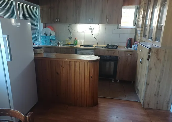 Kuca U Selu Sa Bilijar Salom Za Aktivan Odmor *