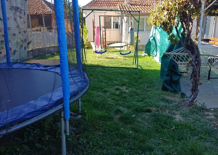 Kuca U Selu Sa Bilijar Salom Za Aktivan Odmor Mionica